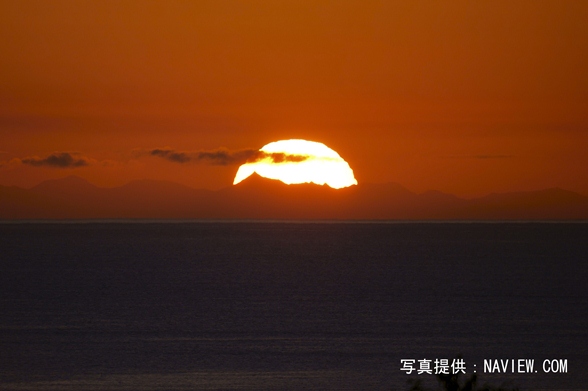 カムイエクウチカウシ山から昇る朝日