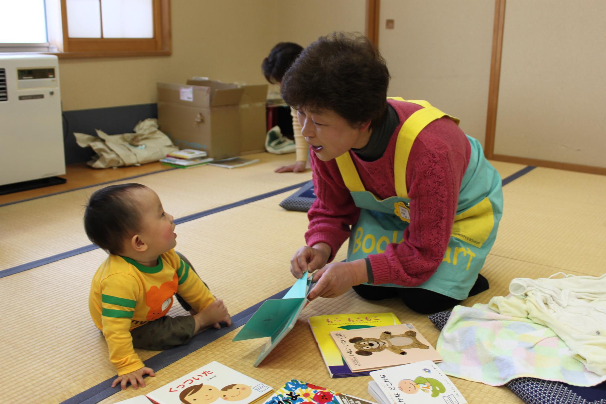 読み聞かせの様子